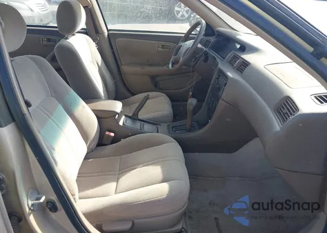 2001 Toyota Camry Le z USA, uszkodzony, nr VIN 4T1BG22K41U079287